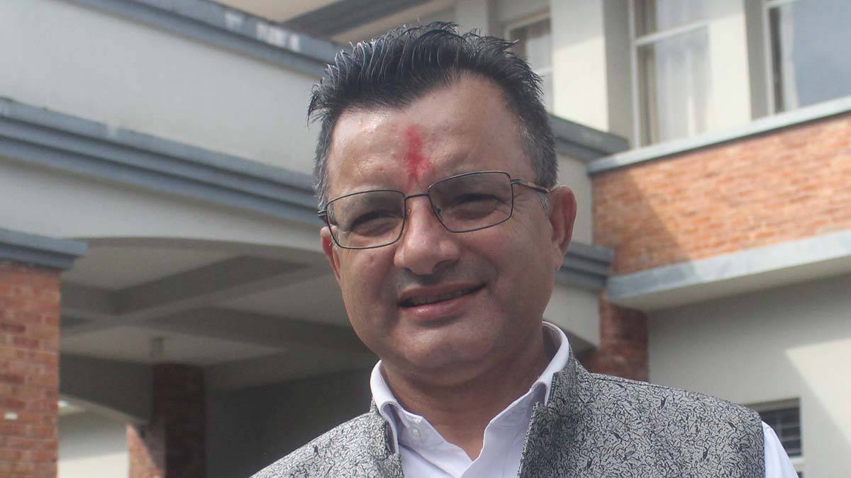 कांग्रेसद्वारा दिनेश कोइरालासहित ७४ नेता कार्यकर्तालाई कारबाही